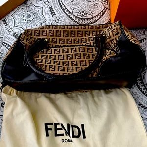 🚨SOLD🚨 Authentic EUC FENDI Front pocket Zucchino Canvas HandBag/Satchel Brown